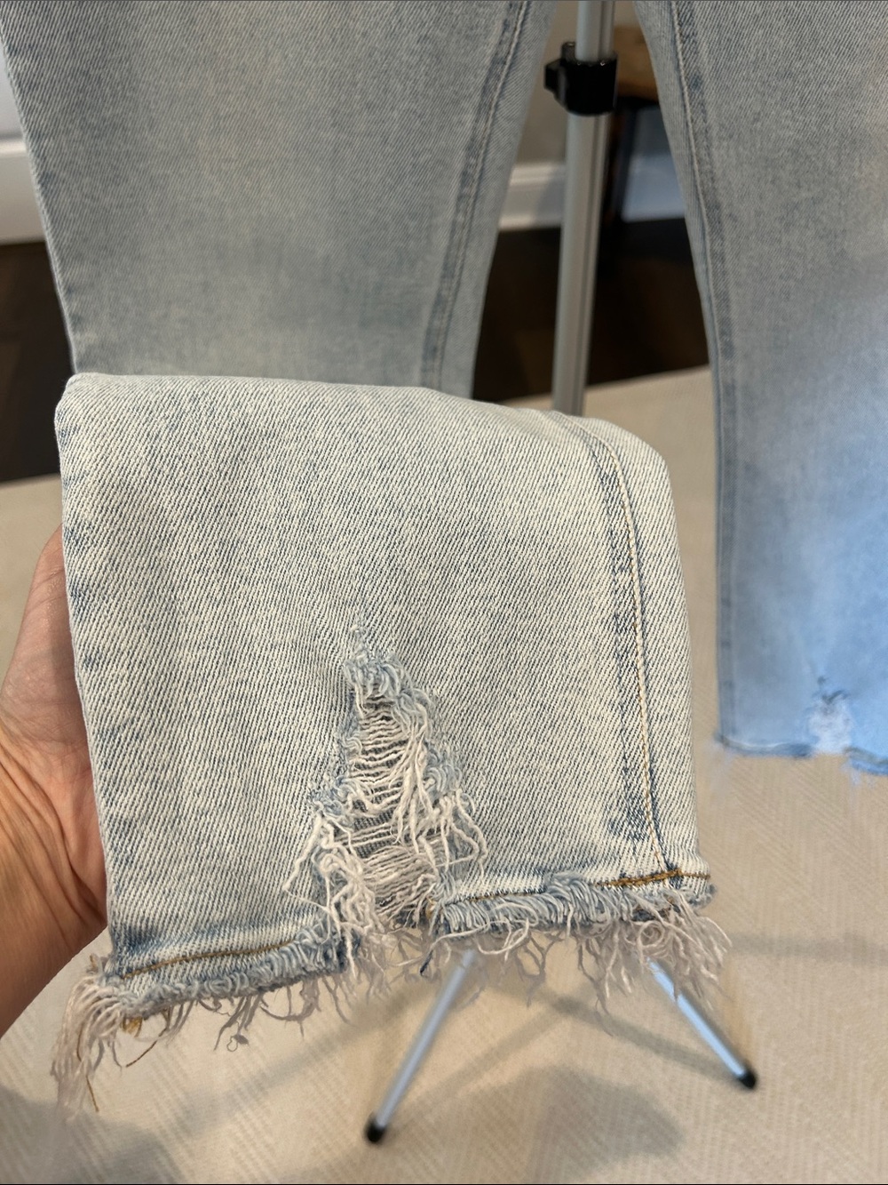 Current/Elliott Light Wash Cropped Straight Jeans / Amazing stretch / sz 26 - Picture 3 of 5